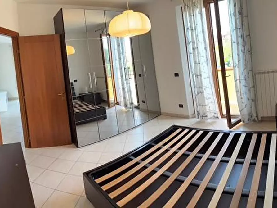 Immagine 8 di Appartamento in affitto  a Lucca