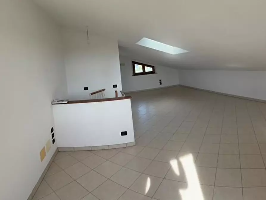 Immagine 19 di Appartamento in affitto  a Lucca