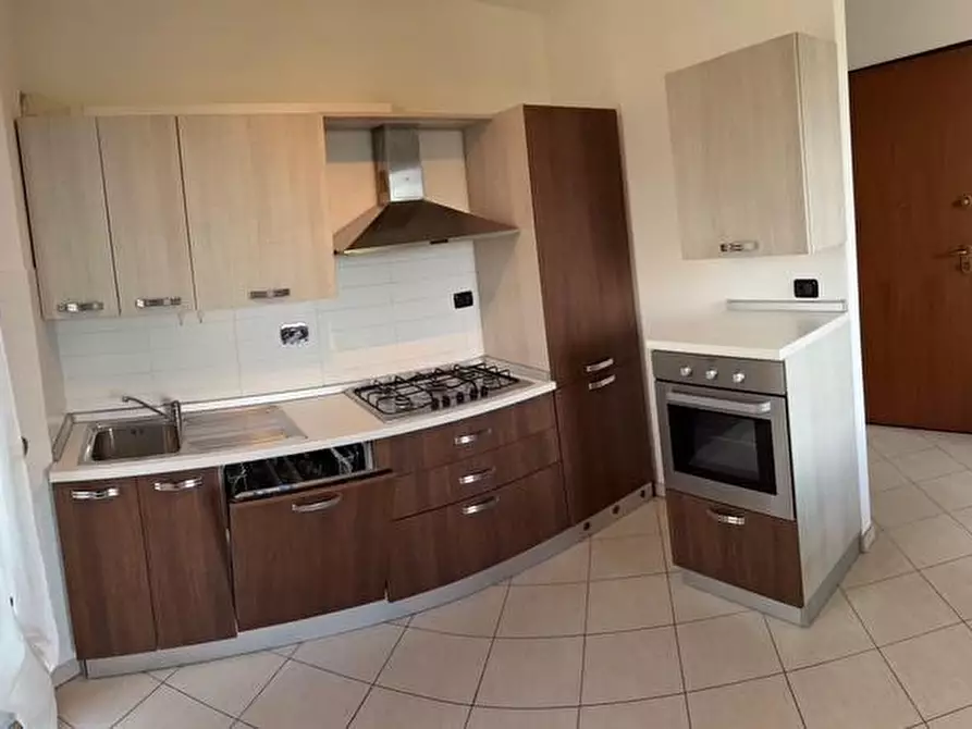 Immagine 3 di Appartamento in affitto  a Lucca