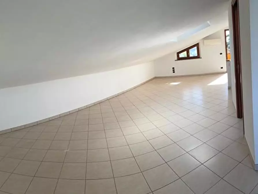 Immagine 16 di Appartamento in affitto  a Lucca