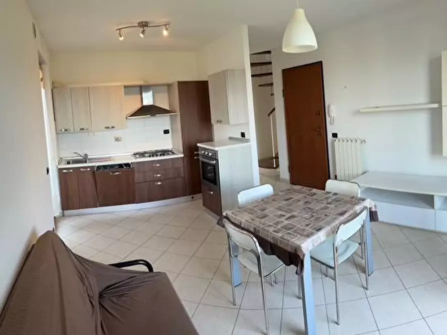 Immagine 2 di Appartamento in affitto  a Lucca