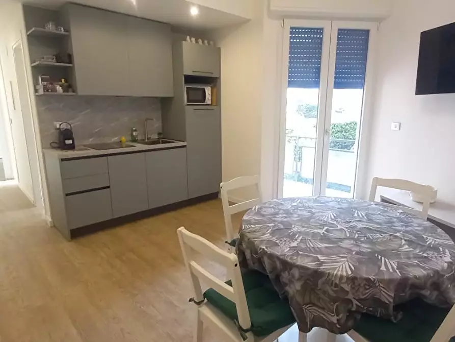 Immagine 1 di Appartamento in affitto  a Camaiore