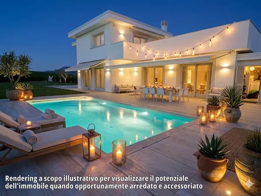Immagine 1 di Villa in vendita  a Pietrasanta