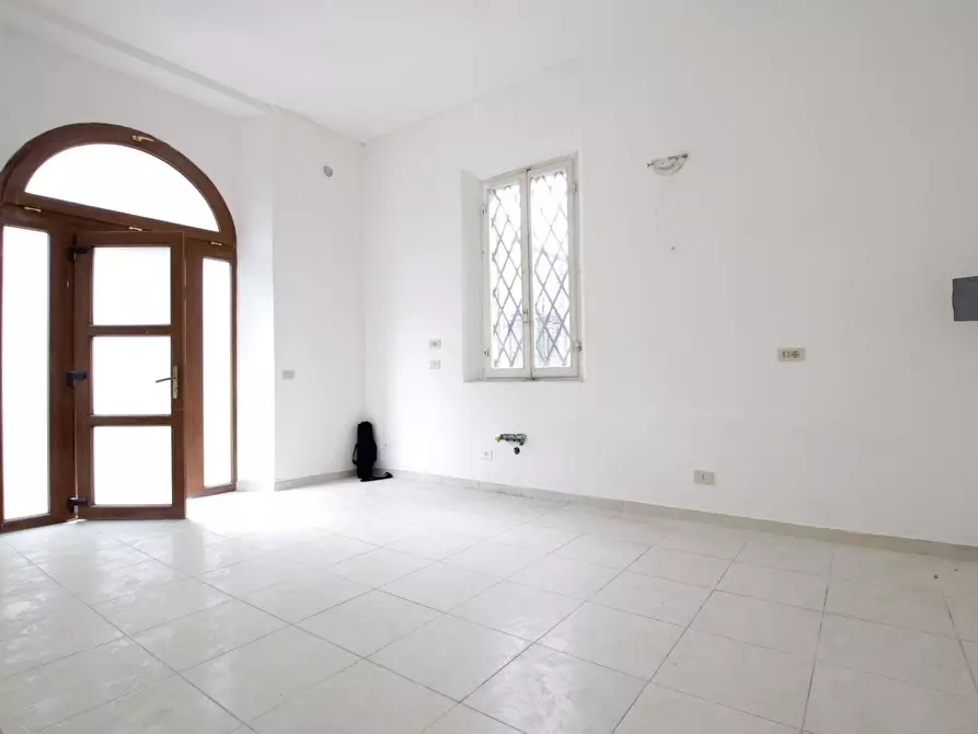 Immagine 1 di Appartamento in vendita  a Siena