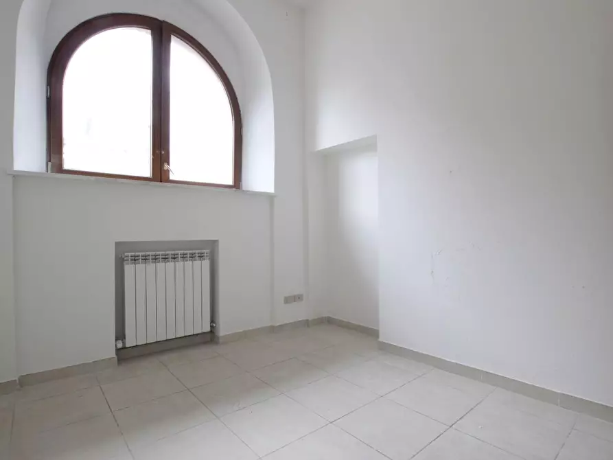 Immagine 17 di Appartamento in vendita  a Siena