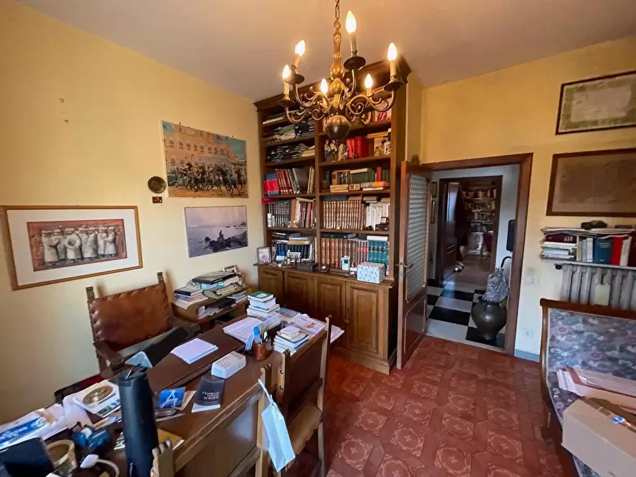 Immagine 12 di Appartamento in vendita  a Siena