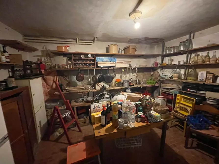Immagine 85 di Appartamento in vendita  a Siena
