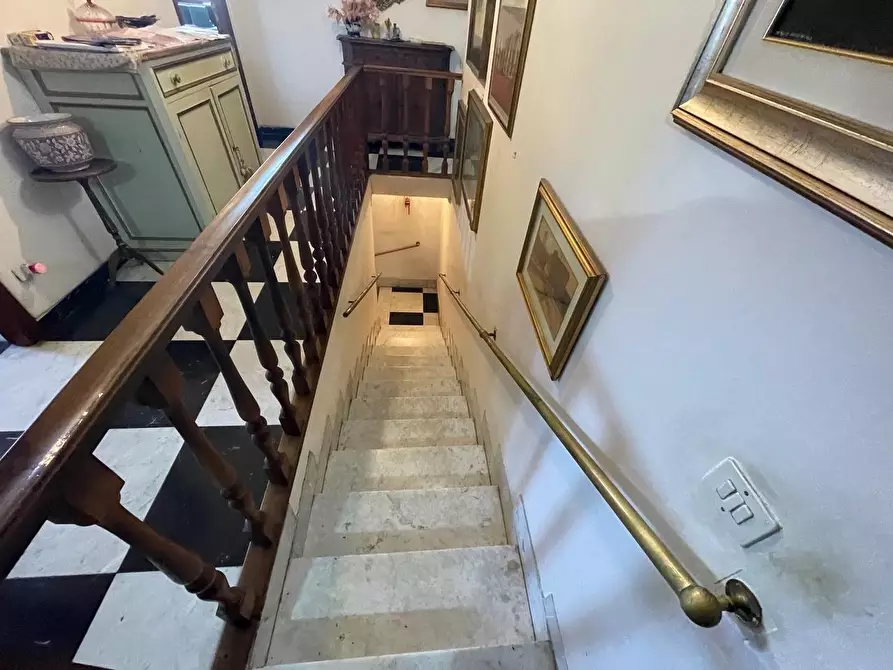 Immagine 67 di Appartamento in vendita  a Siena