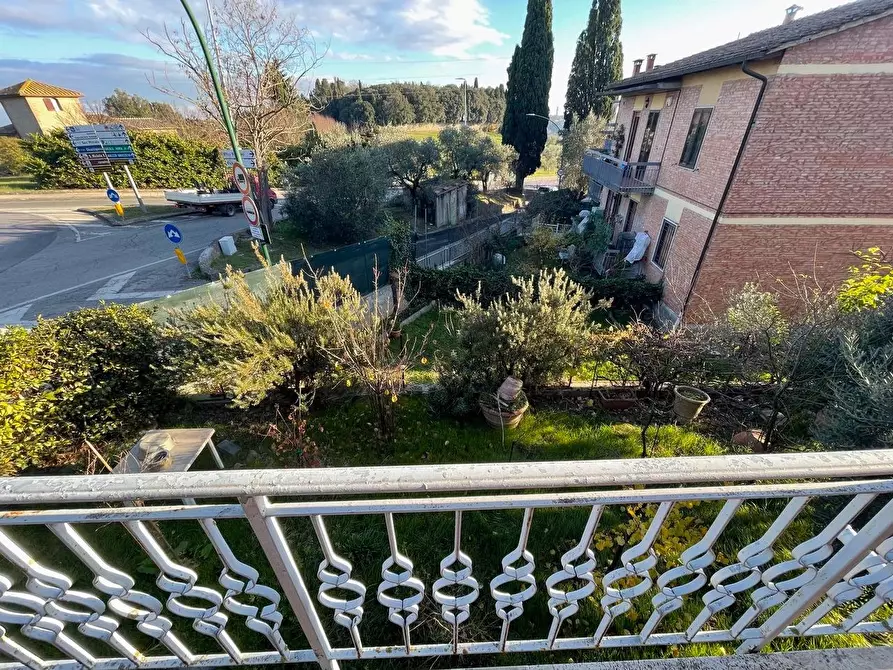 Immagine 14 di Appartamento in vendita  a Siena