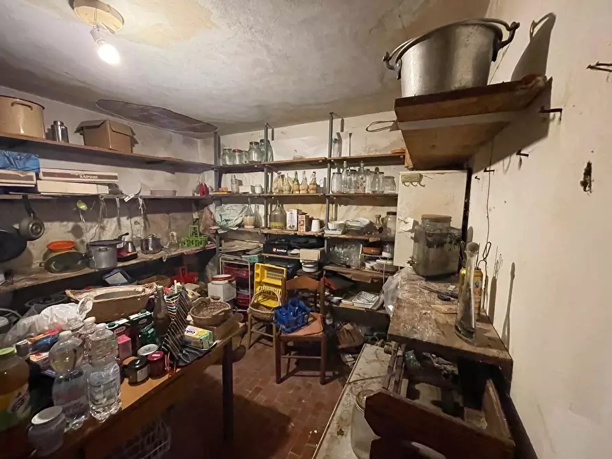 Immagine 84 di Appartamento in vendita  a Siena