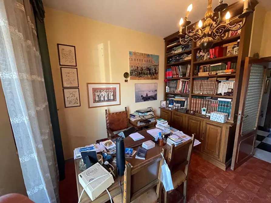 Immagine 11 di Appartamento in vendita  a Siena