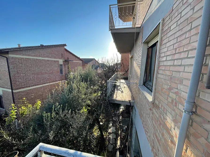 Immagine 15 di Appartamento in vendita  a Siena