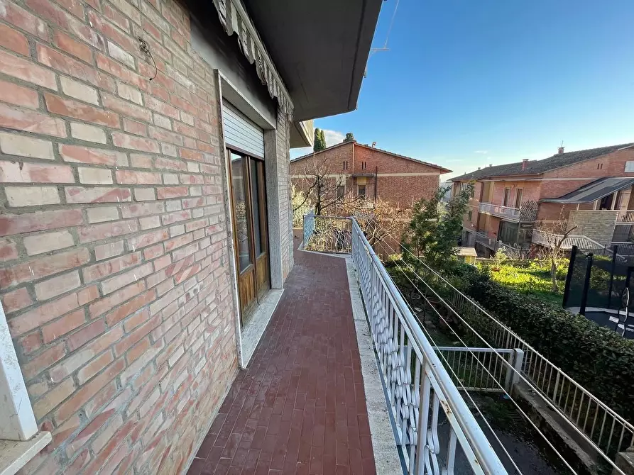 Immagine 36 di Appartamento in vendita  a Siena