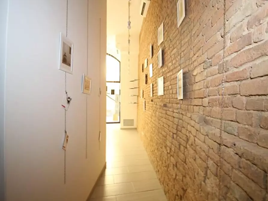 Immagine 7 di Negozio in affitto  a Siena