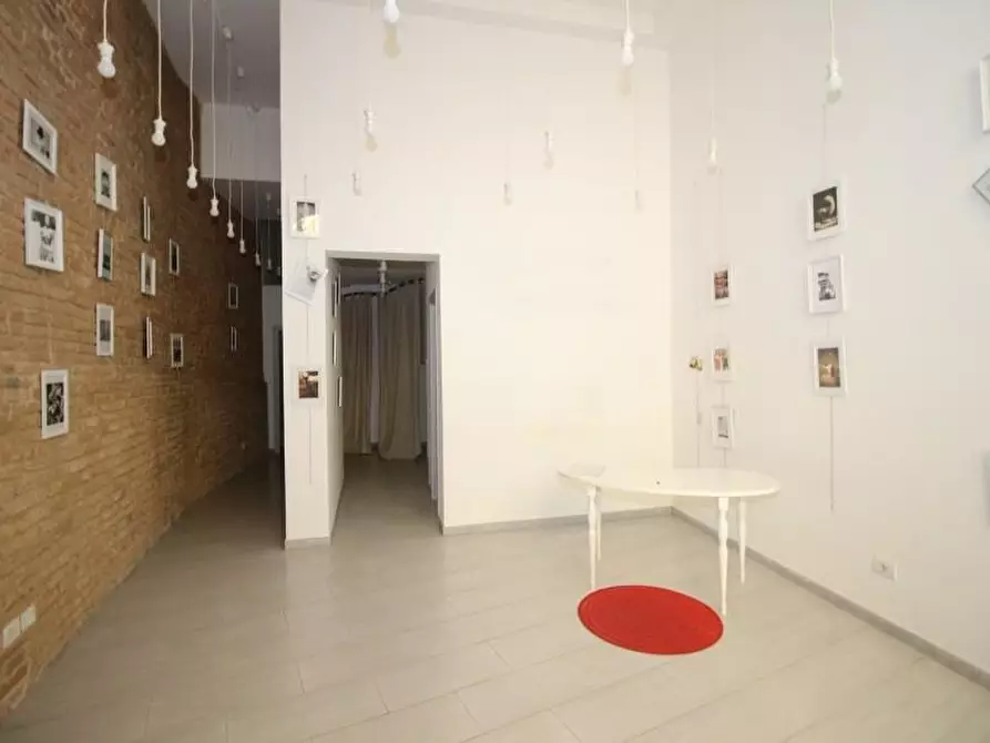 Immagine 3 di Negozio in affitto  a Siena