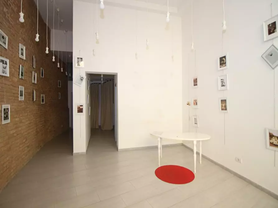 Immagine 9 di Negozio in affitto  a Siena