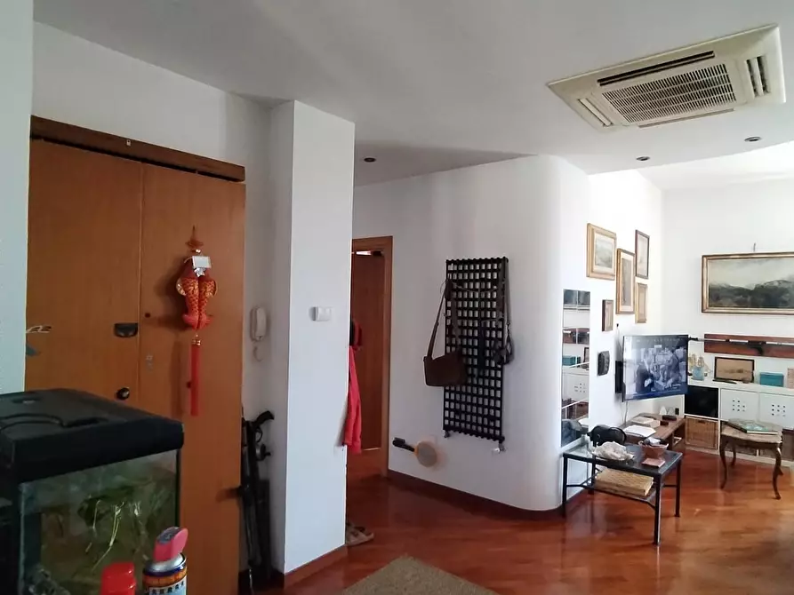 Immagine 2 di Appartamento in vendita  a Livorno