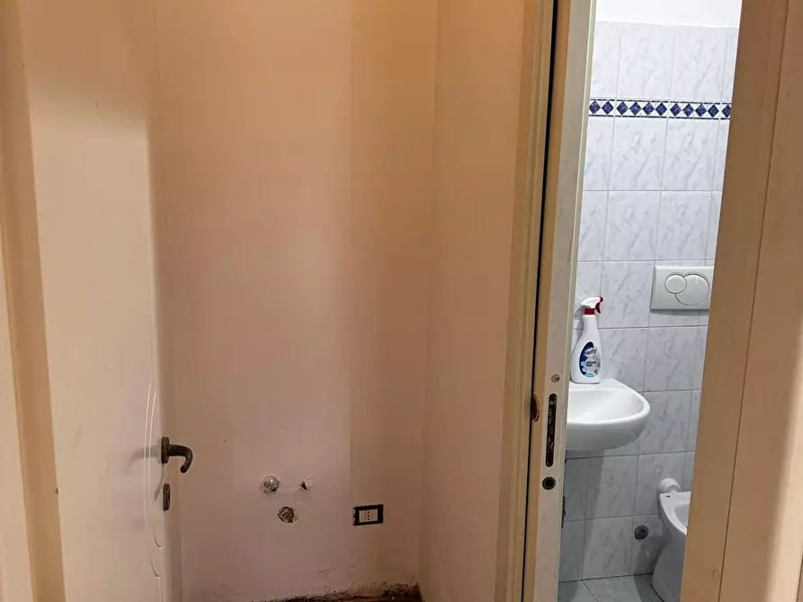 Immagine 6 di Locale commerciale in vendita  a Viareggio