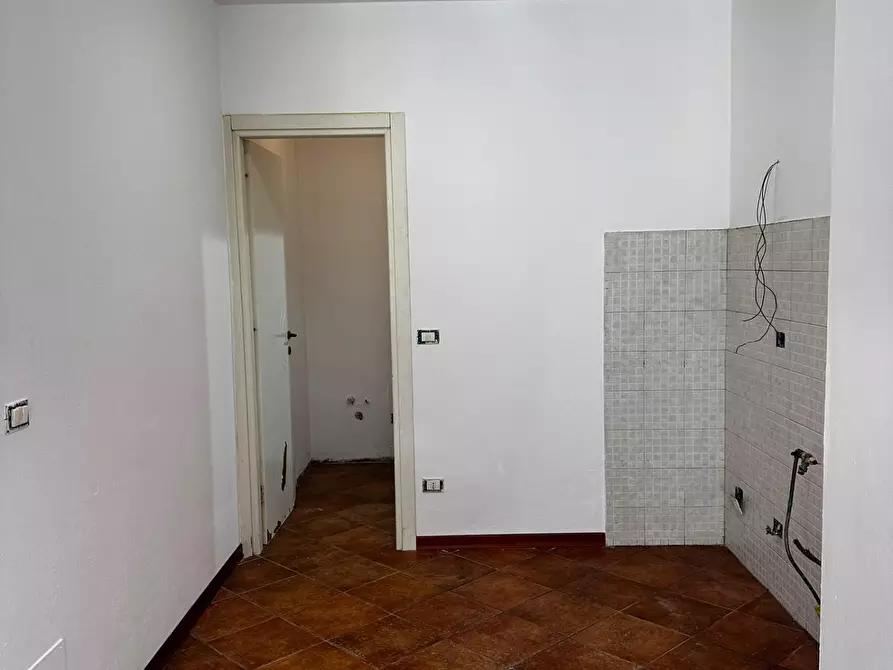 Immagine 7 di Locale commerciale in vendita  a Viareggio