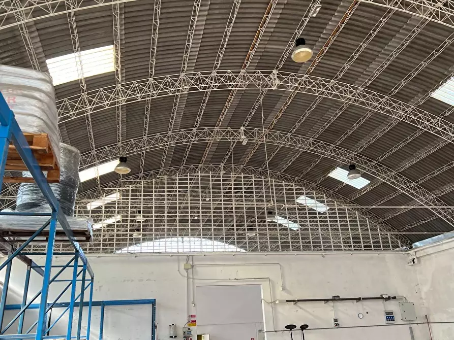 Immagine 12 di Capannone industriale in vendita  a Montignoso