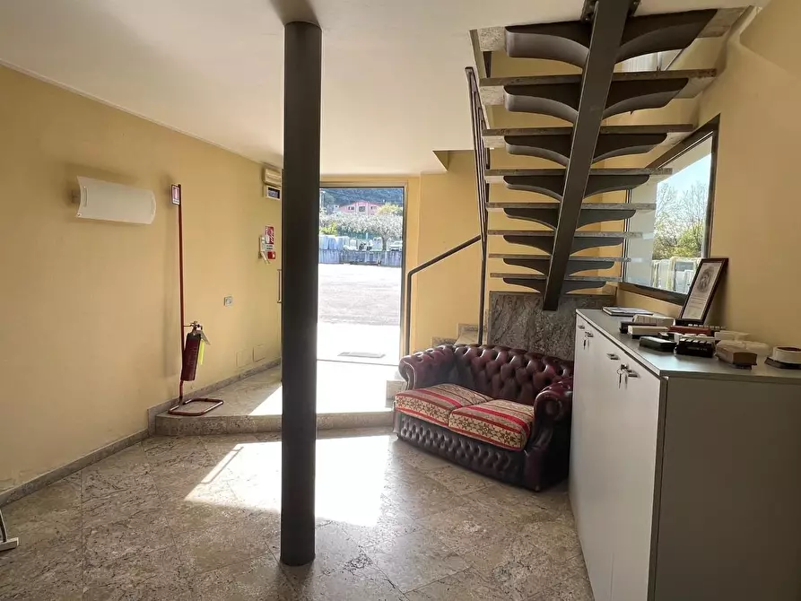 Immagine 18 di Capannone industriale in vendita  a Montignoso