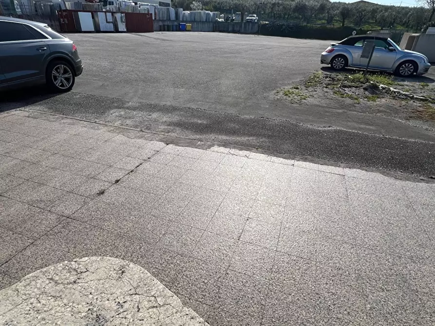 Immagine 15 di Capannone industriale in vendita  a Montignoso