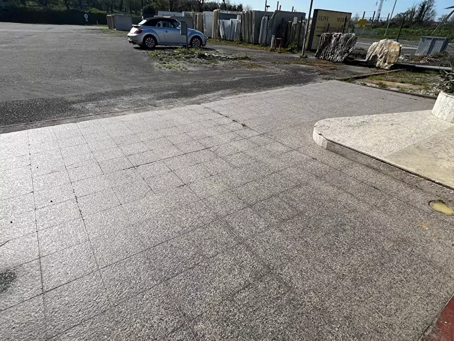 Immagine 14 di Capannone industriale in vendita  a Montignoso