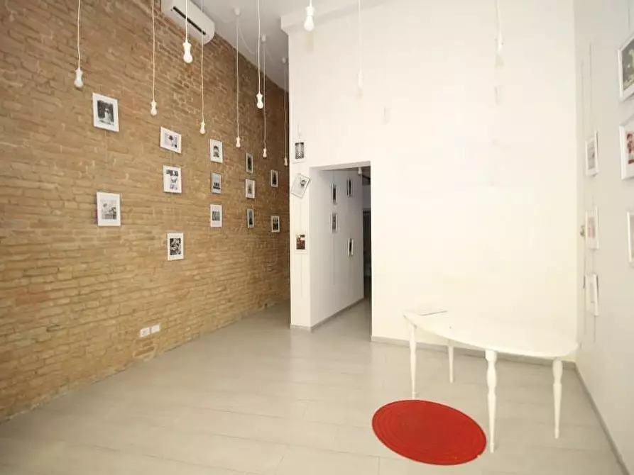 Immagine 5 di Negozio in vendita  a Siena