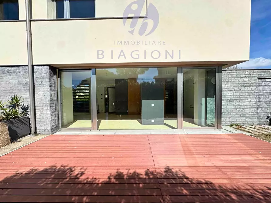 Immagine 7 di Villa in vendita  a Camaiore