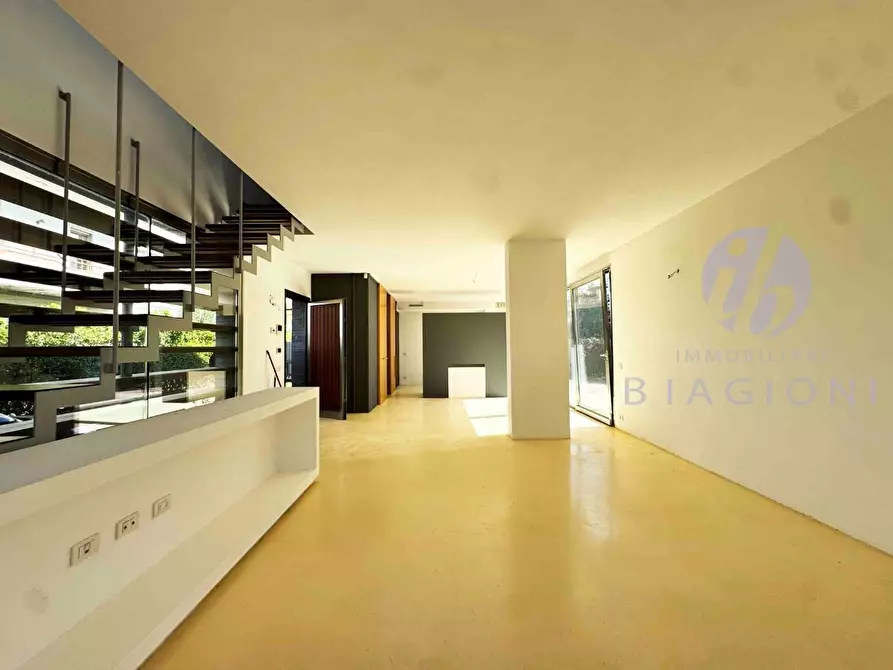 Immagine 15 di Villa in vendita  a Camaiore