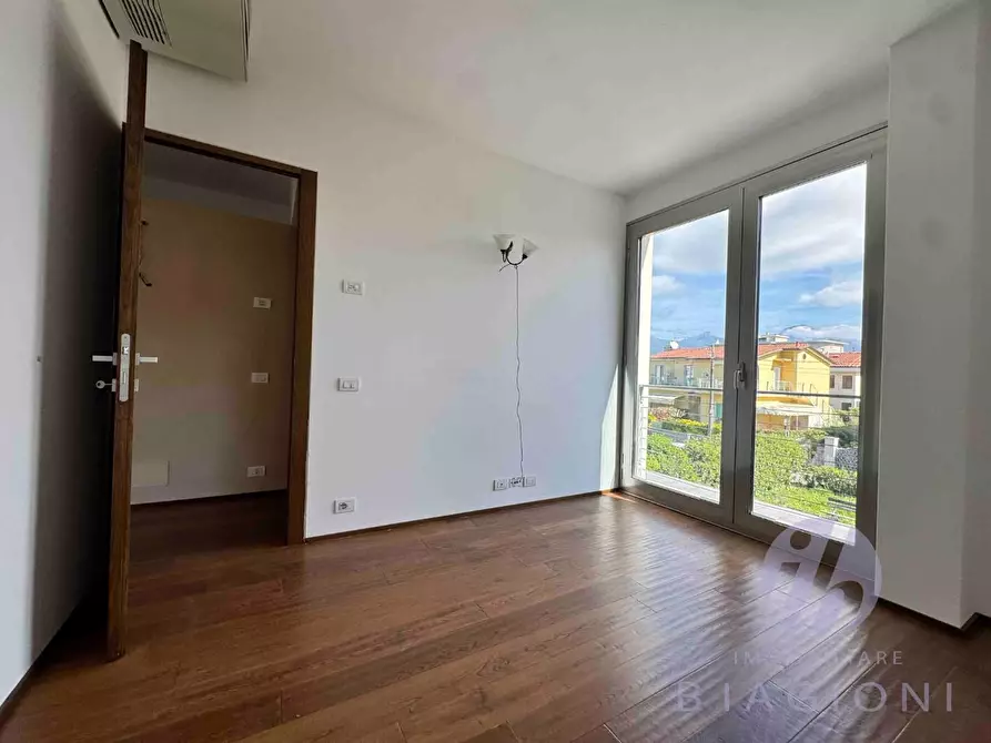 Immagine 33 di Villa in vendita  a Camaiore