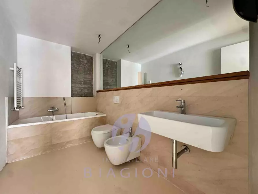 Immagine 23 di Villa in vendita  a Camaiore