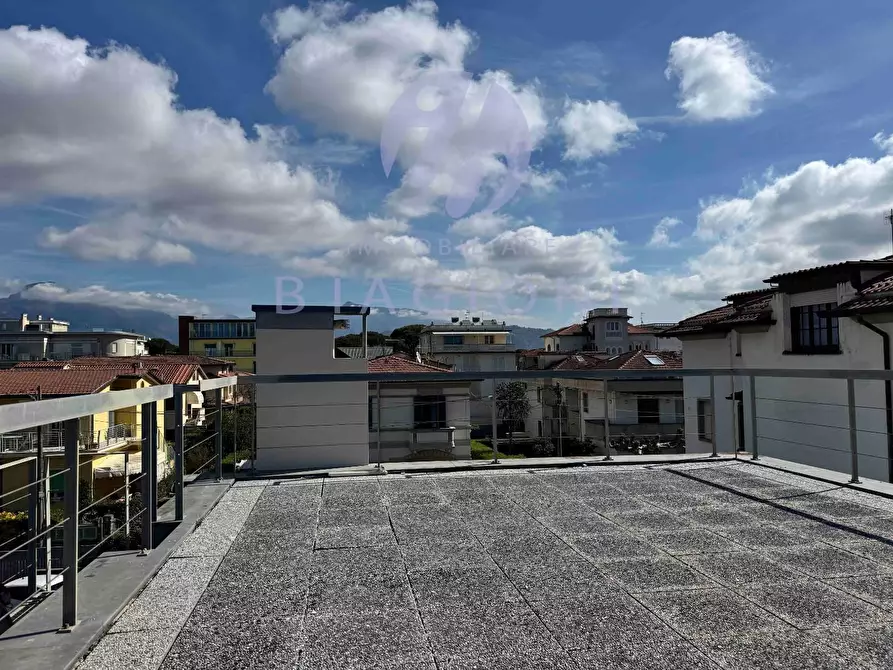 Immagine 9 di Villa in vendita  a Camaiore