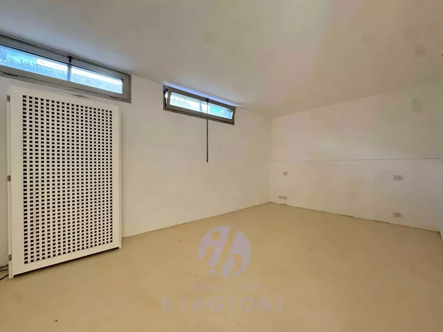 Immagine 25 di Villa in vendita  a Camaiore