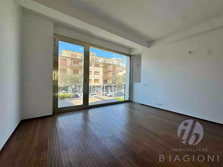 Immagine 42 di Villa in vendita  a Camaiore