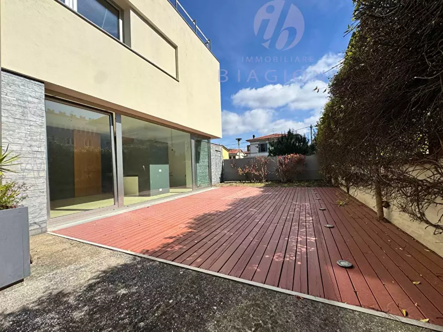 Immagine 5 di Villa in vendita  a Camaiore