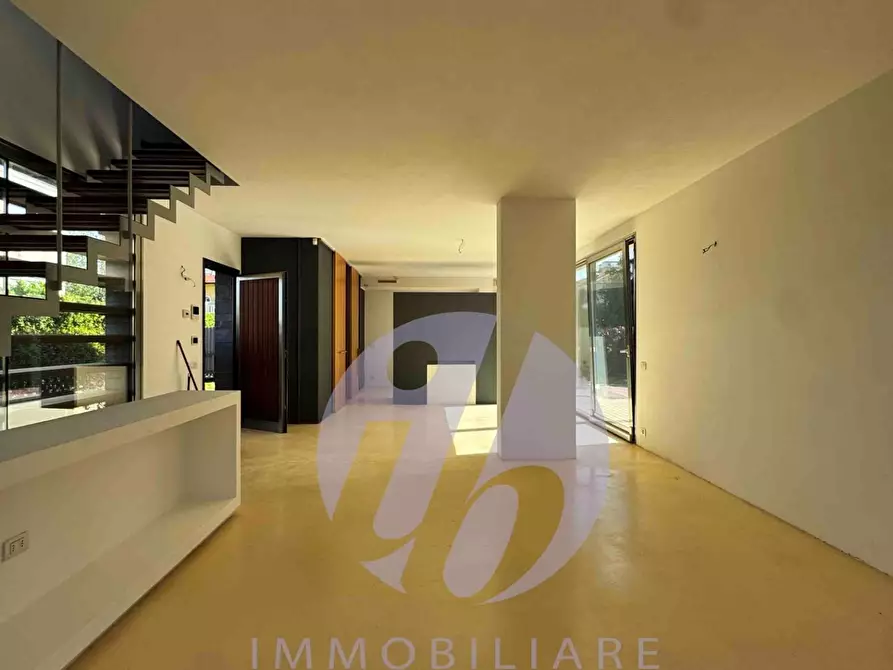 Immagine 20 di Villa in vendita  a Camaiore