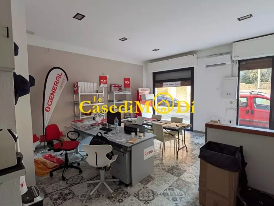 Immagine 2 di Locale commerciale in vendita  a Livorno