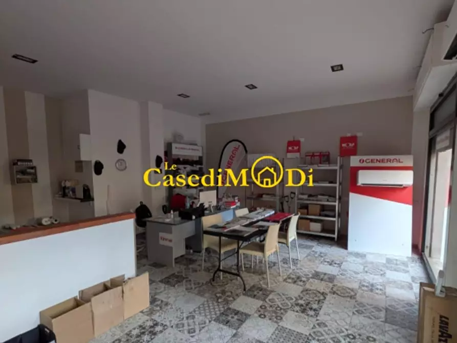 Immagine 1 di Locale commerciale in vendita  a Livorno