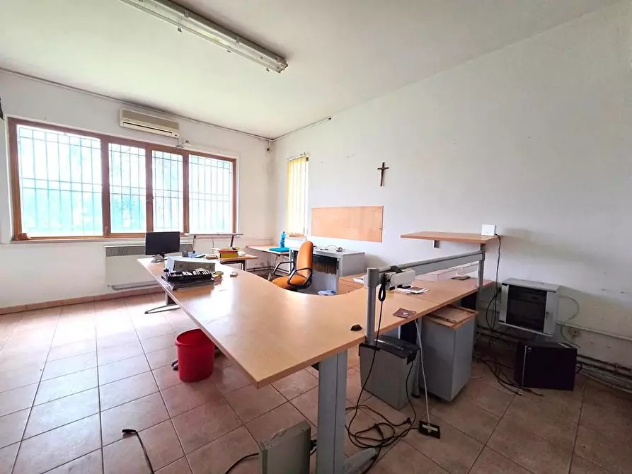 Immagine 21 di Attività artigianale in affitto  a Porcari