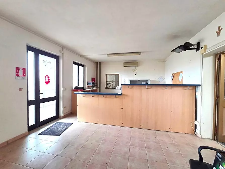 Immagine 11 di Attività artigianale in affitto  a Porcari