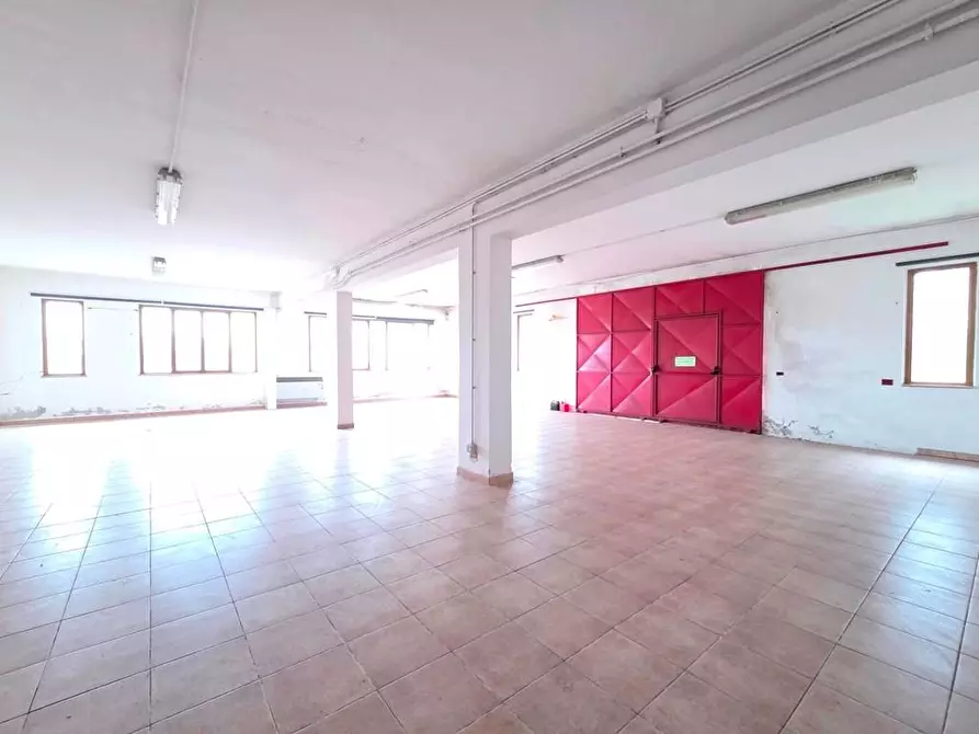 Immagine 2 di Attività artigianale in affitto  a Porcari