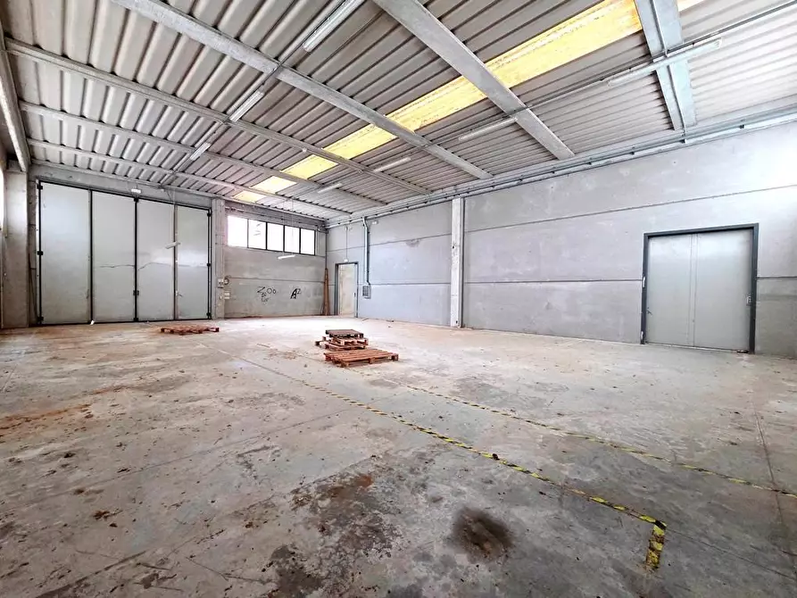 Immagine 7 di Attività artigianale in affitto  a Porcari