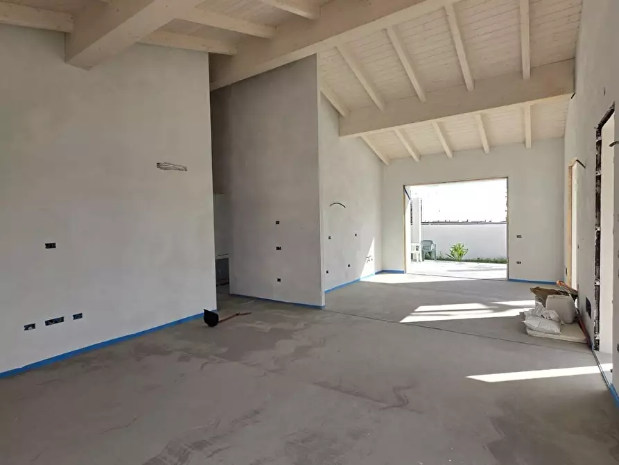 Immagine 5 di Villa in vendita  a Calcinaia