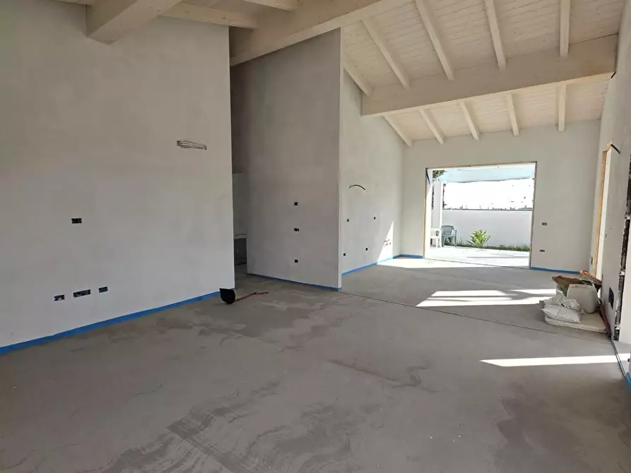 Immagine 1 di Villa in vendita  a Calcinaia