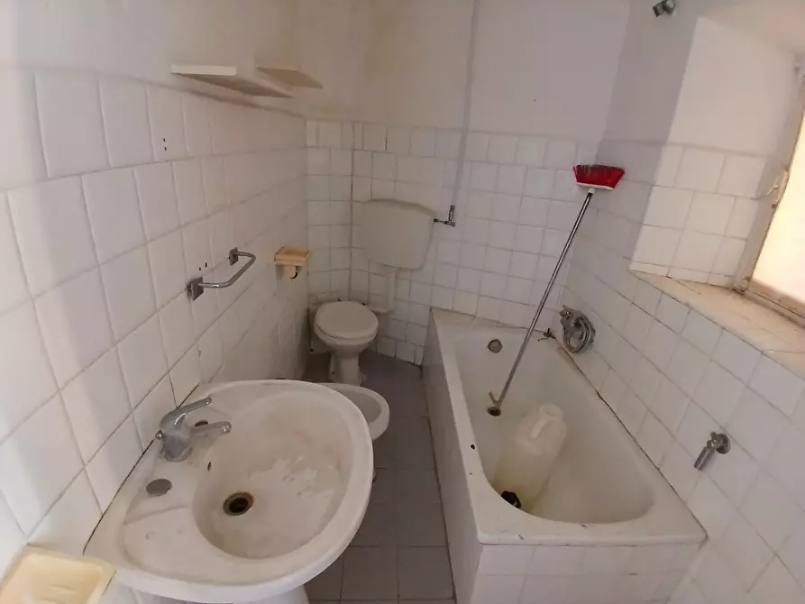 Immagine 23 di Appartamento in vendita  a Livorno