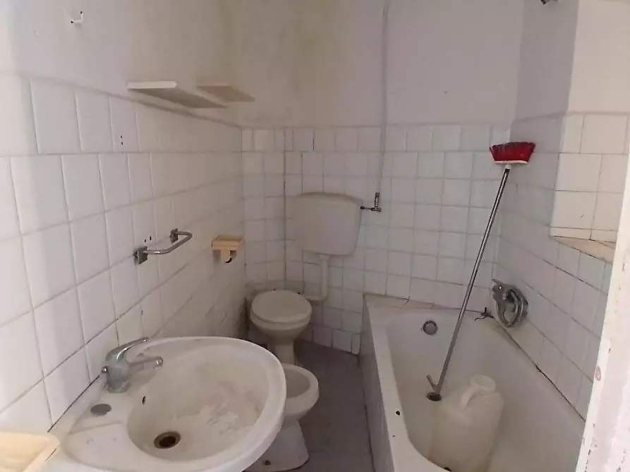 Immagine 24 di Appartamento in vendita  a Livorno