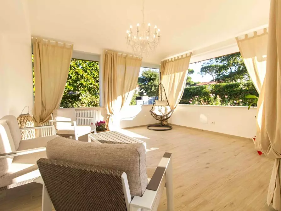 Immagine 26 di Villa in affitto  a Pietrasanta