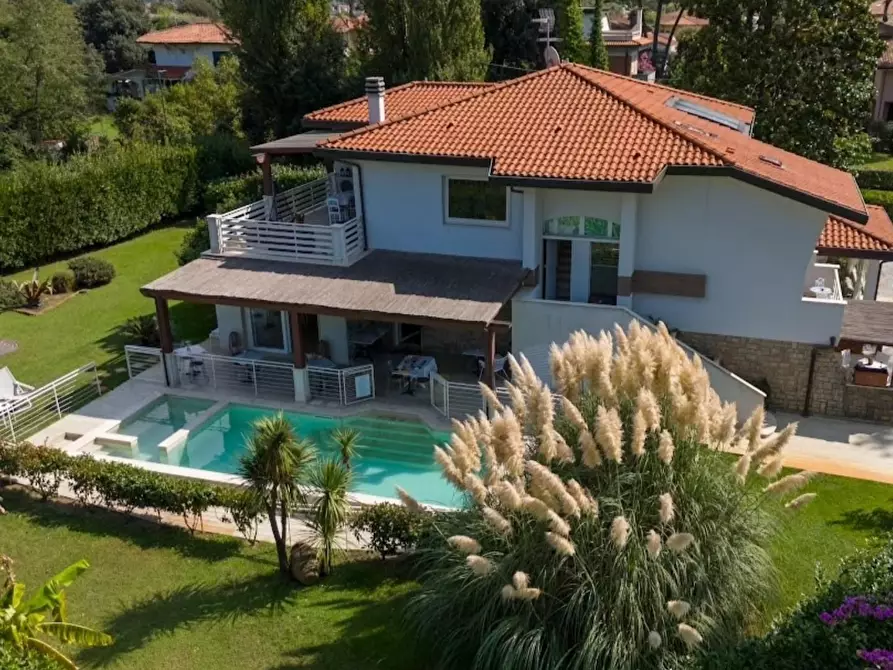 Immagine 6 di Villa in affitto  a Pietrasanta