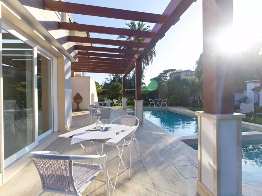 Immagine 13 di Villa in affitto  a Pietrasanta